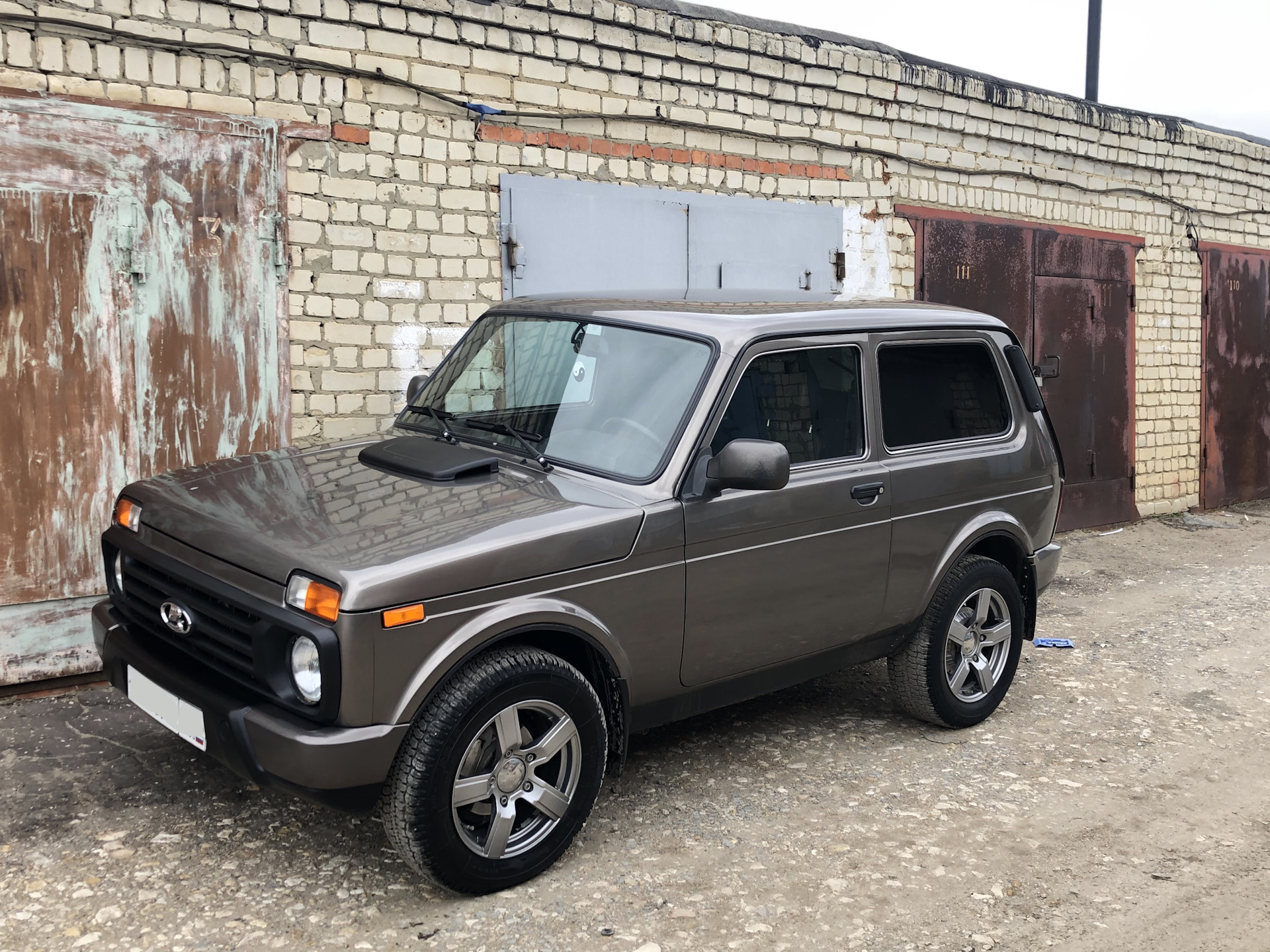 Накладки на ниву. Накладки вентиляции салона Lada 4x4. Накладки вентиляции салона Lada 4x4 Aero-Effect. Накладки вентиляции салона Lada 4x4-AEROEFFECT. Накладка вентиляции на капот Нива 4x4 