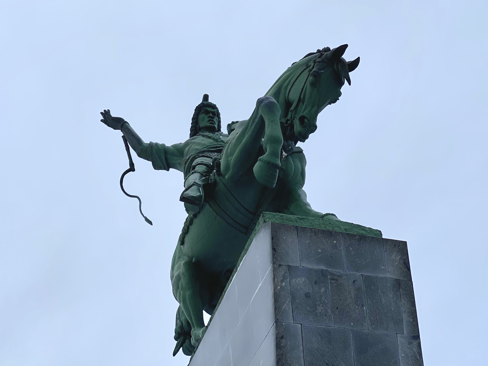 Салават юлаев на коне. Памятник Салавату Юлаеву. Салават Юлаев на коне Салават. Салават Юлаев на лошади.