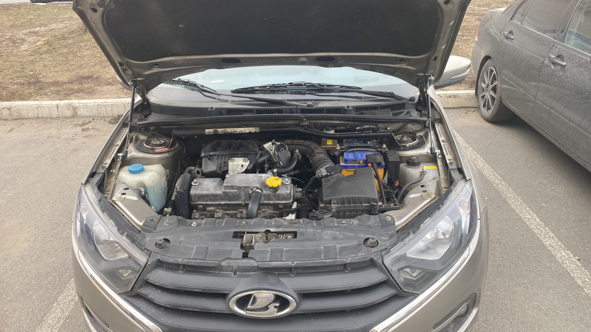 Газовые упоры капота — Lada Гранта (2G) FL, 1,5 л, 2020 года ...