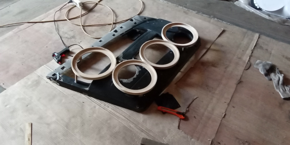 В работе дверные карты #4×20 + в батоны 2 рупора — Lada Приора седан, 1 ...