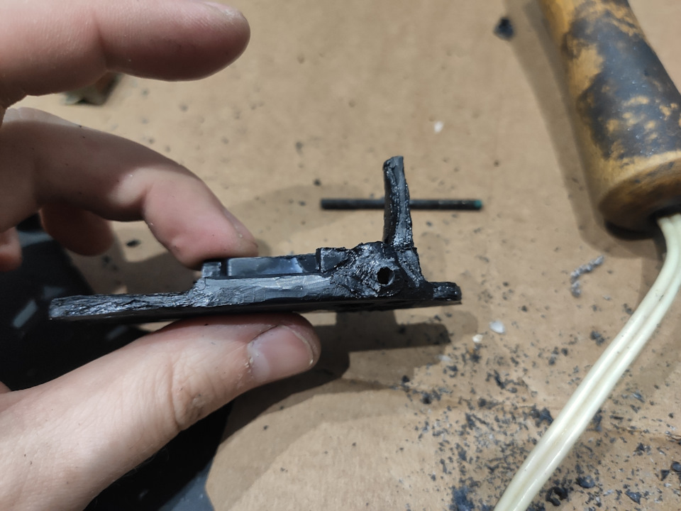 Лапка давящая на пимпочку — Audi TT (1G)