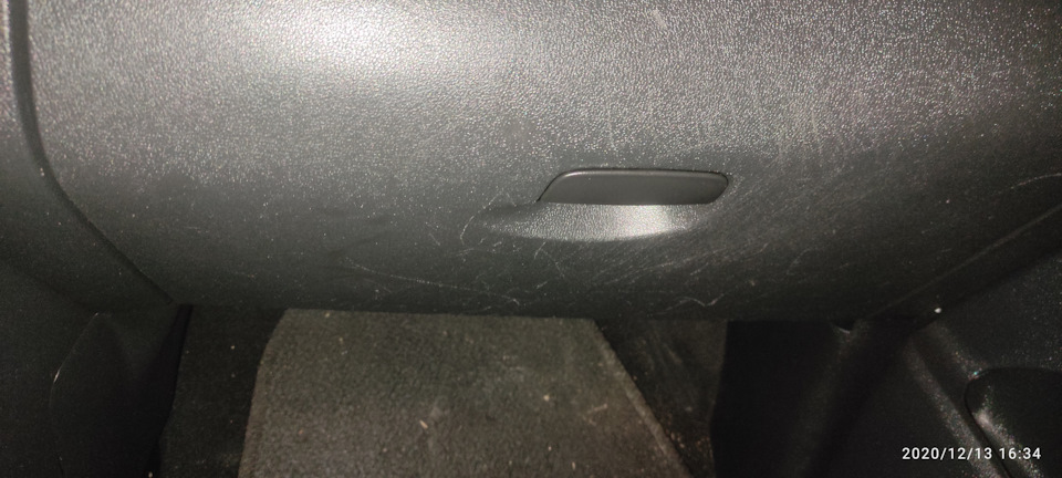 Царапины на пластике салона — Renault Grand Scenic III, 1,5 л, 2013 ...