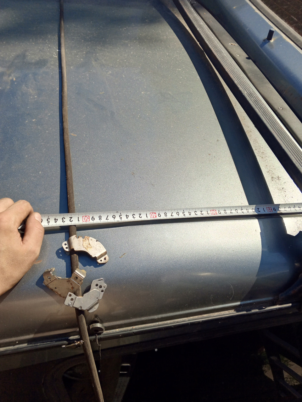 И по краям — Lada 2120 Надежда. Запчасти на фото: A0010968199, 8195082