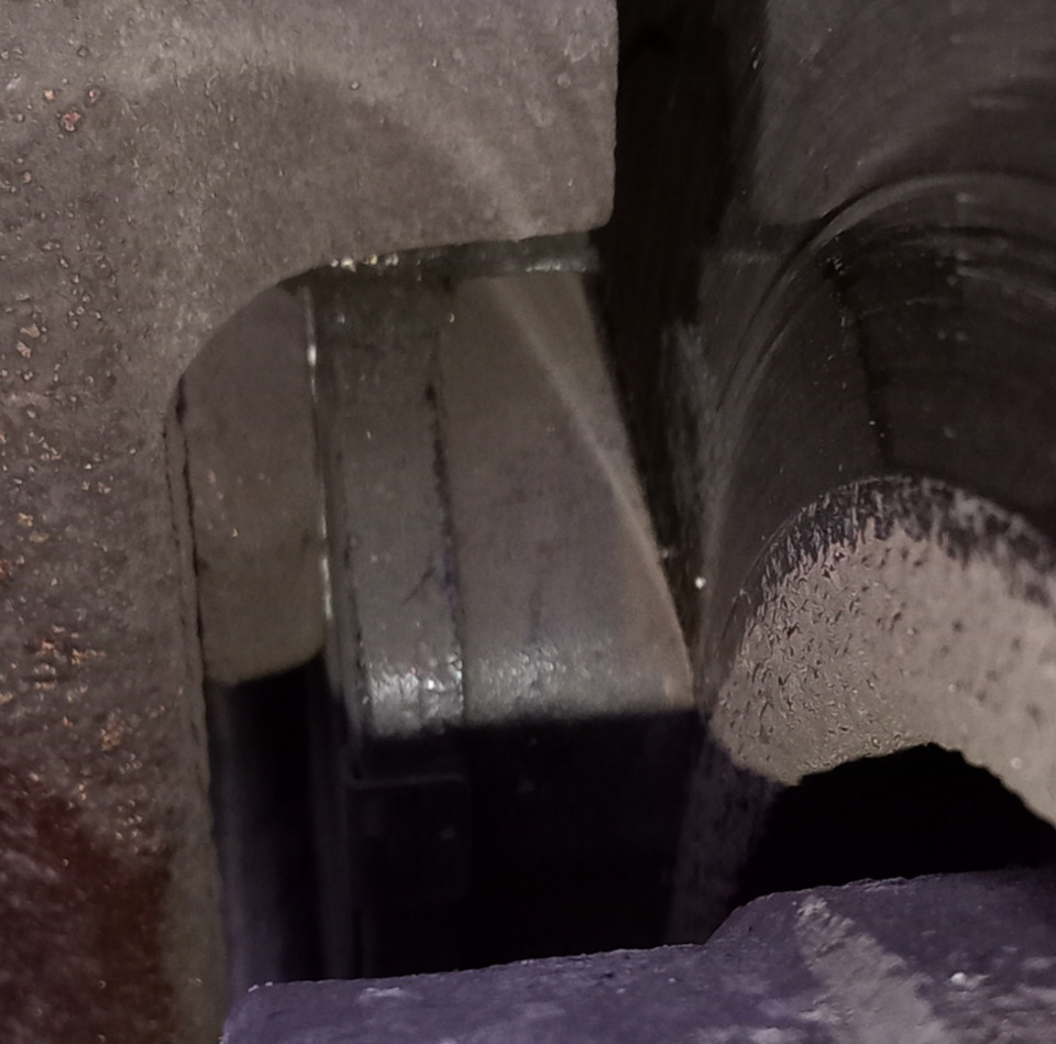 Криво изнашиваются тормозные колодки — Nissan Note (1G), 1,6 л, 2008 ...