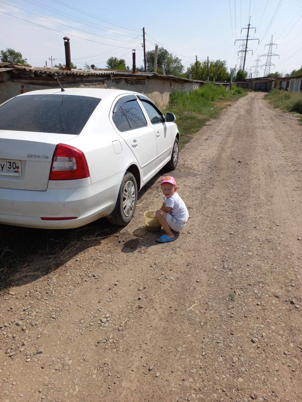 Отжимают машину — Skoda Octavia A5 Mk2, 1,4 л, 2013 года | прикол | DRIVE2