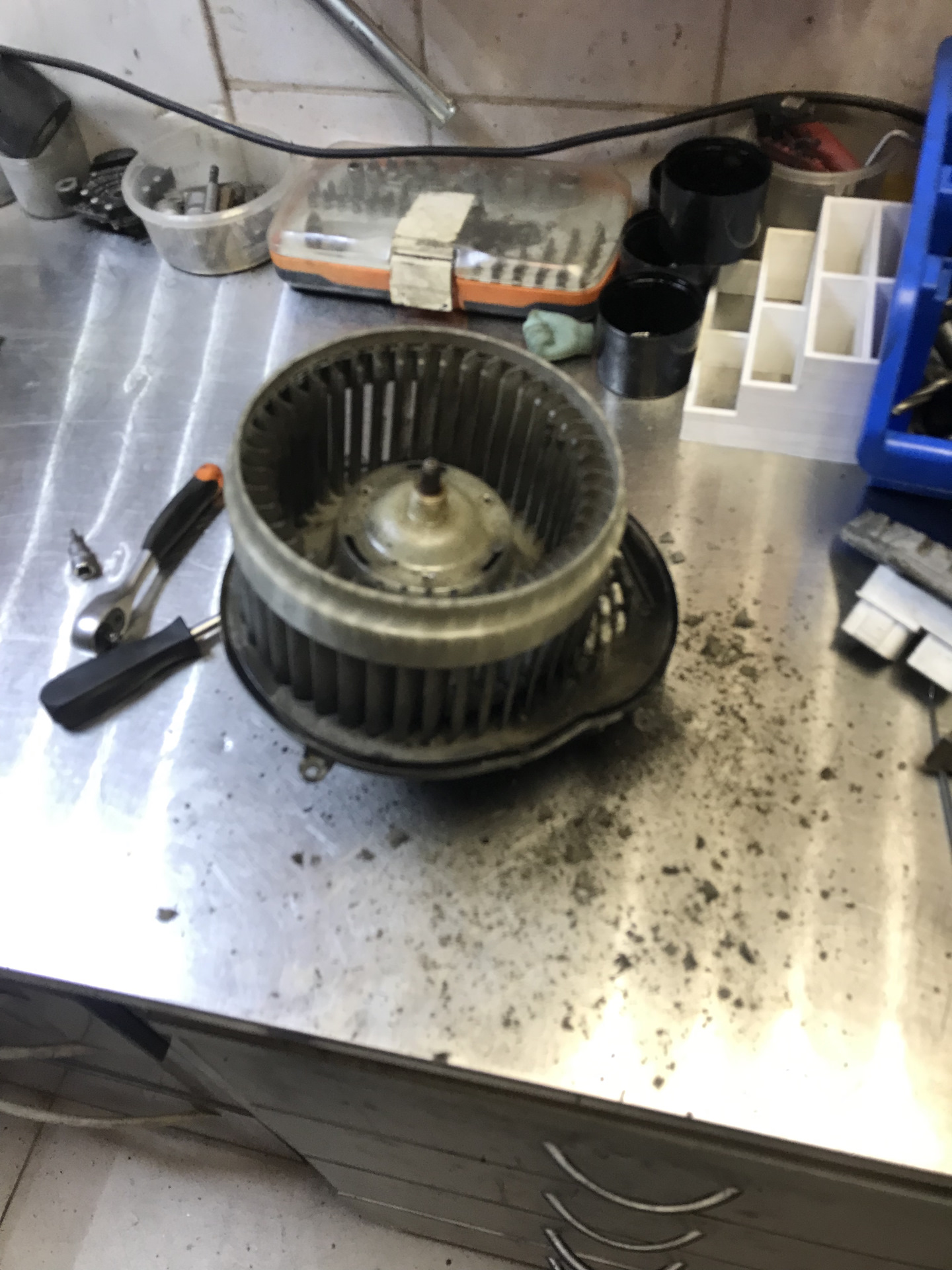 Замена реостата моторчика отопителя — Volvo S80 (1G), 2,5 л, 2005 года ...