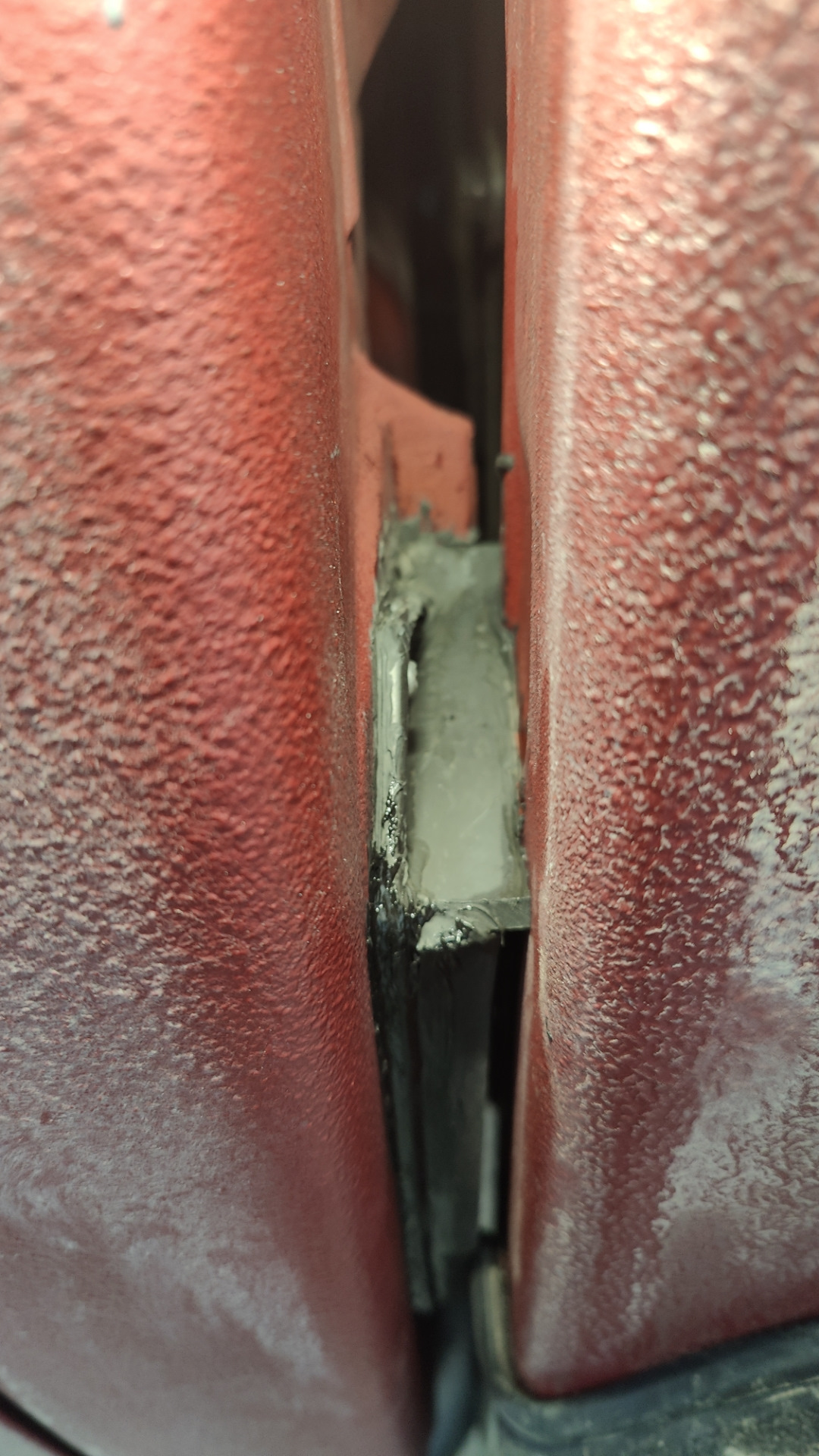 Бульканье в пороге, вода на ковре спереди — Ford Ranger (2G), 2,5 л ...