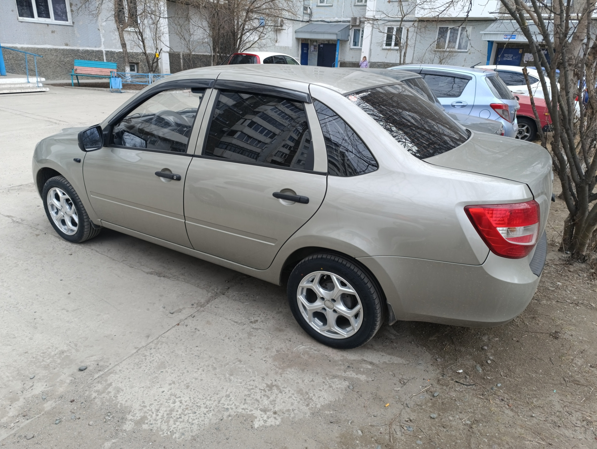 Летняя резина — Lada Гранта (1G), 1,6 л, 2012 года | аксессуары | DRIVE2