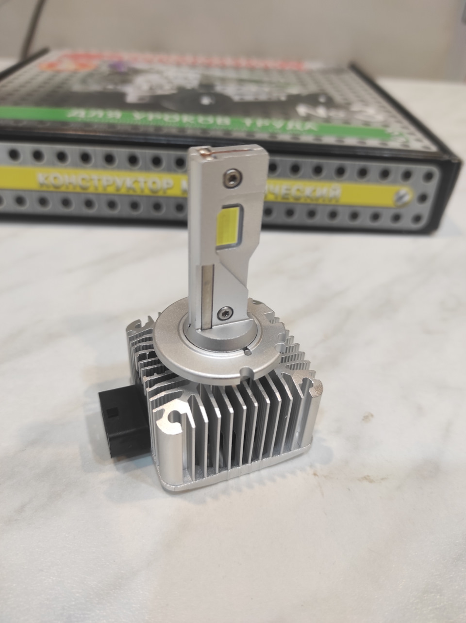 Какие лампы на богдан 2110. Лед лампы драйв 2. Переделка фары под лед лампу. 2 режимные лампа led. Лед лампы драйв 2.