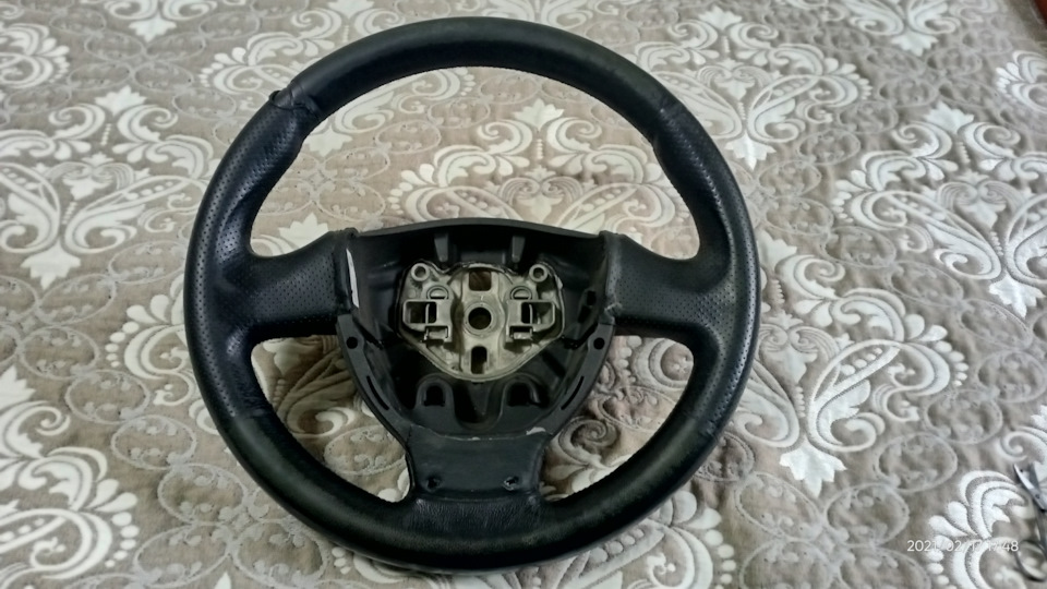 Сравнение оплетки Кожа-рулит и Алиэкспресс — Lada Калина 2 универсал, 1 ...