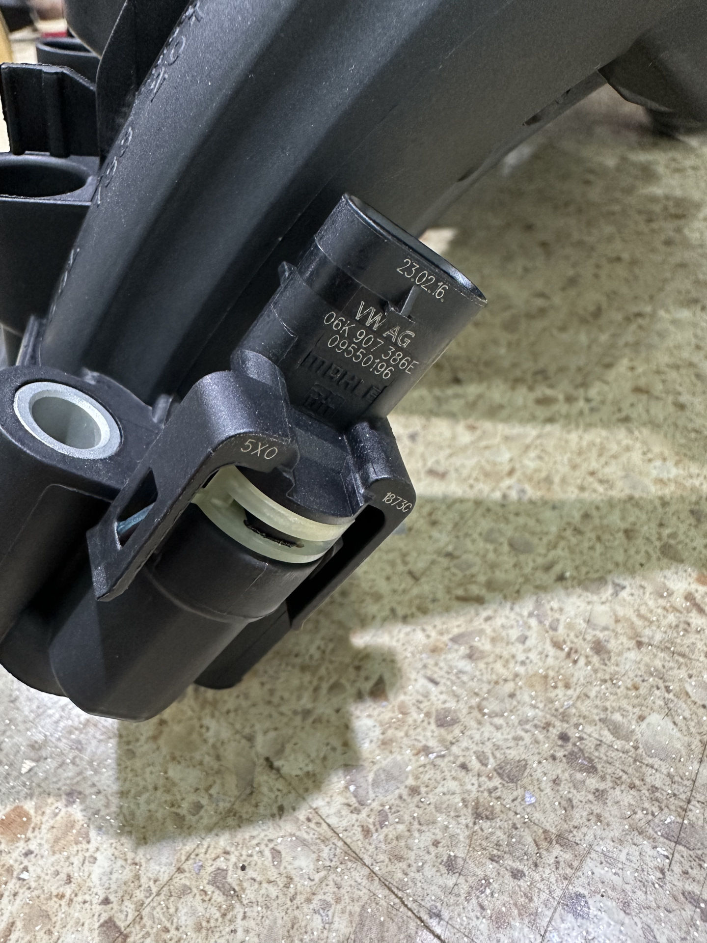 Подсос воздуха впускного коллектора — Audi A5 (1G), 1,8 л, 2012 года ...