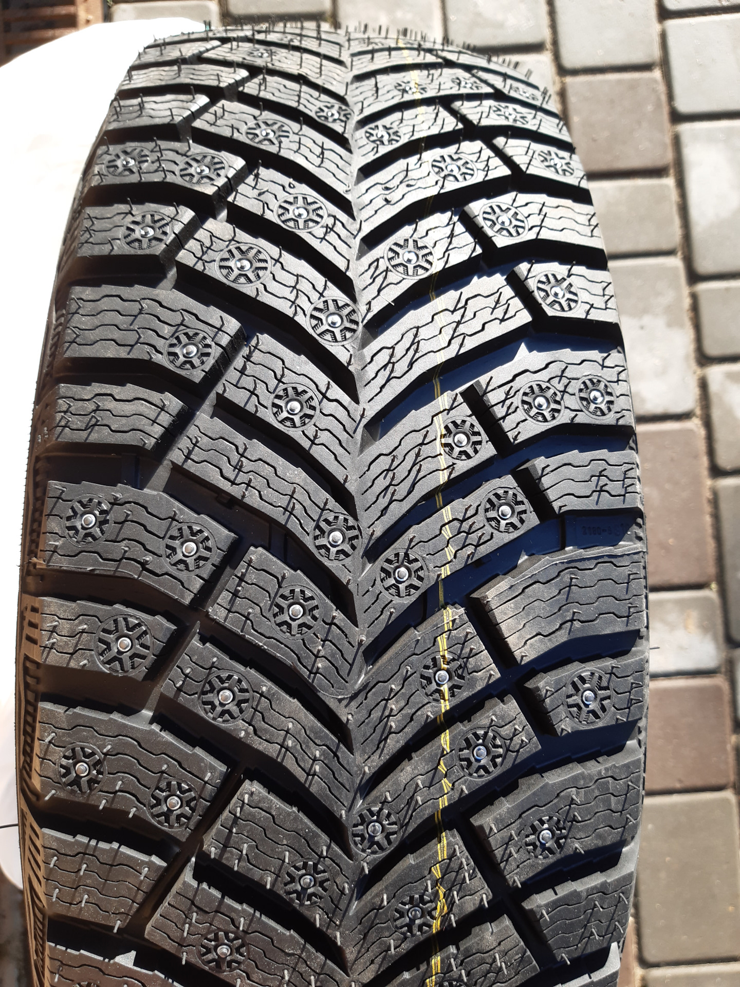 255 50 r20 north 4. 195/65/15 Michelin x-Ice North 4.