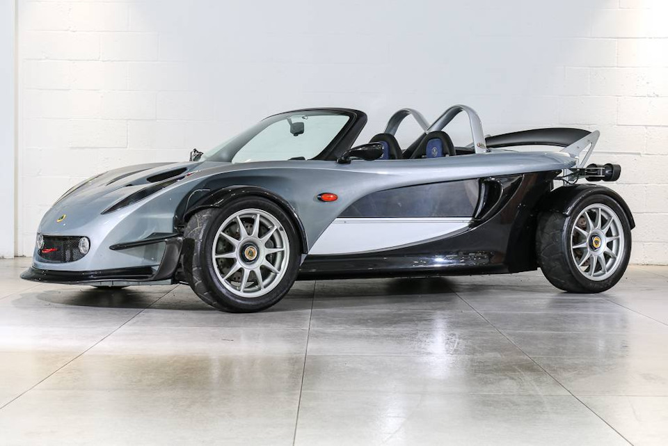 Lotus машина 2000