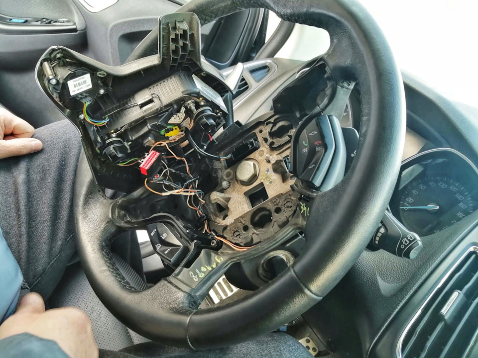 В паутине проводов ) — Ford Focus Hatchback III