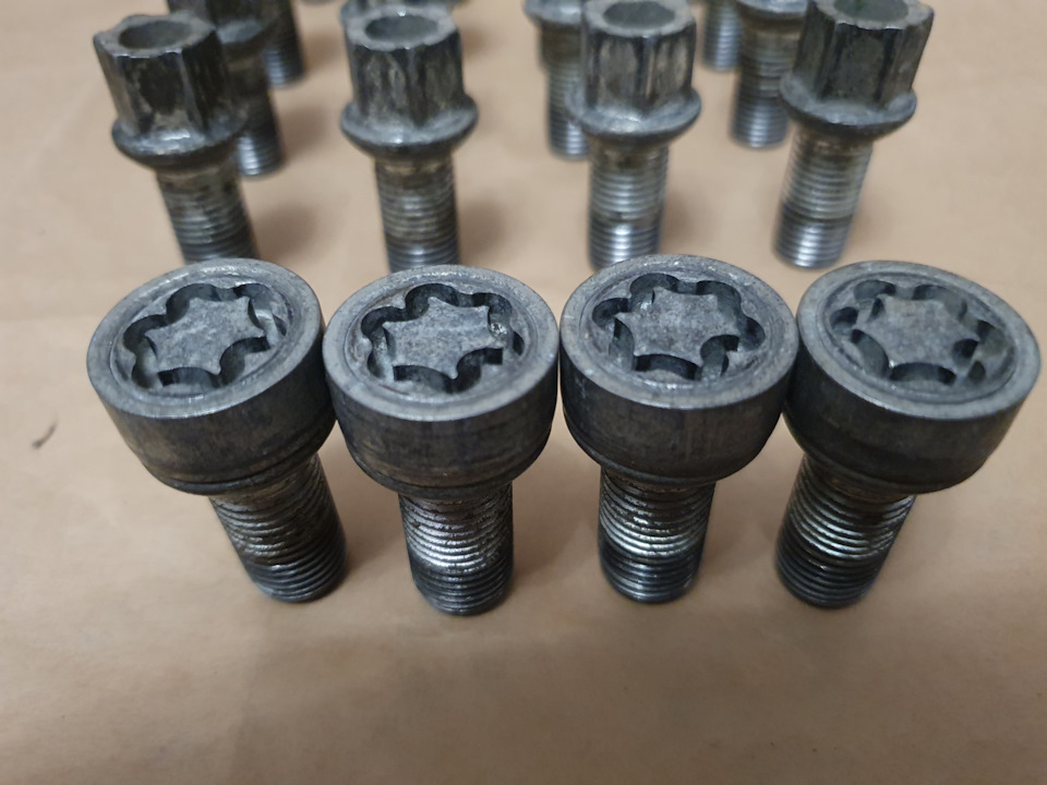 WHT001812 Болт крепления колеса VAG | Запчасти на DRIVE2