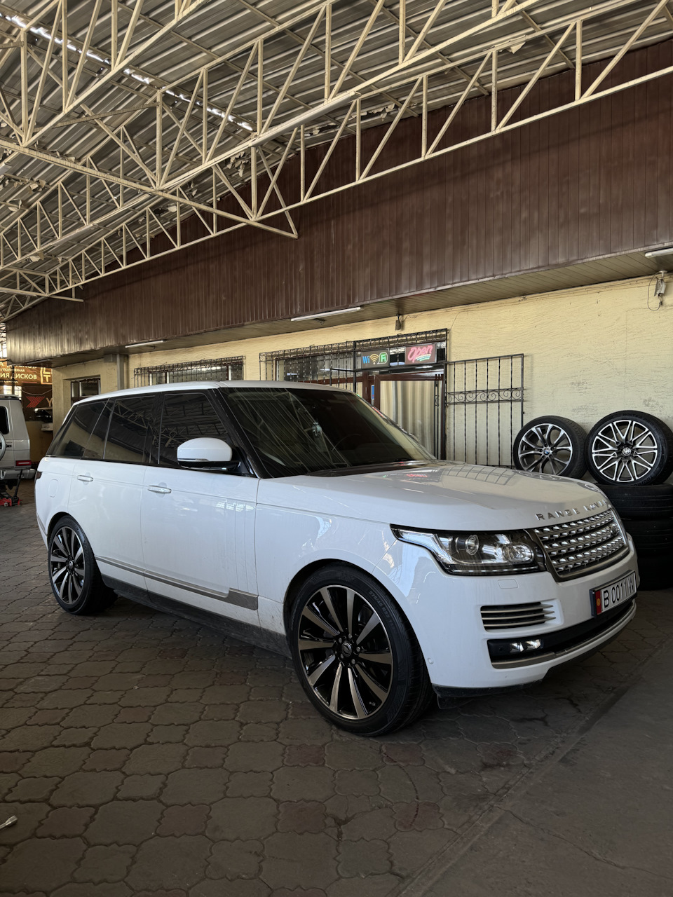 Что меняет кардинально вид авто? — Land Rover Range Rover (4G), 4,4 л, 2016  года | колёсные диски | DRIVE2