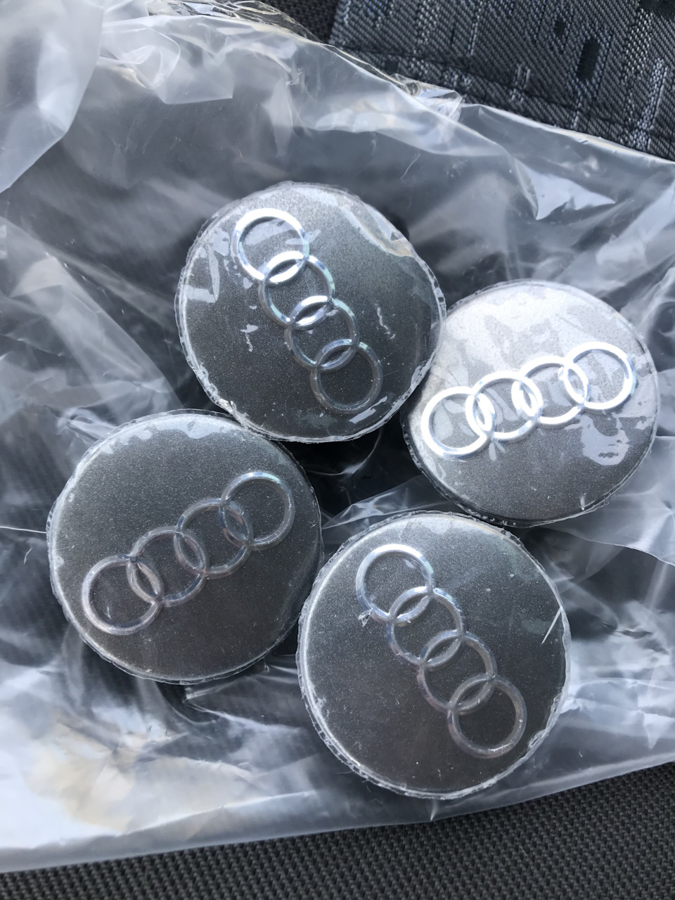 AUDI на колпачки в диски — Audi Q3 (1G), 2 л, 2012 года | аксессуары ...