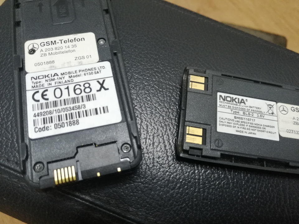 Авто с двумя телефонами в подлокотнике xpME4mrbM9IH0lRO1TughmSxoMs 960