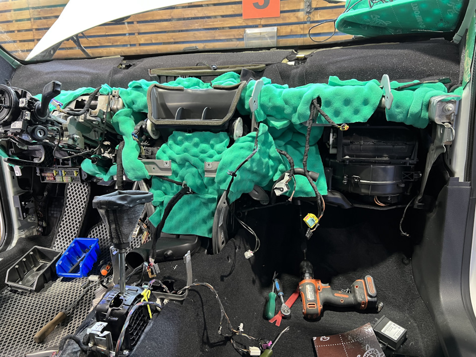 Шумоизоляция приборной панели — Volkswagen Tiguan (1G), 2 л, 2013 года ...