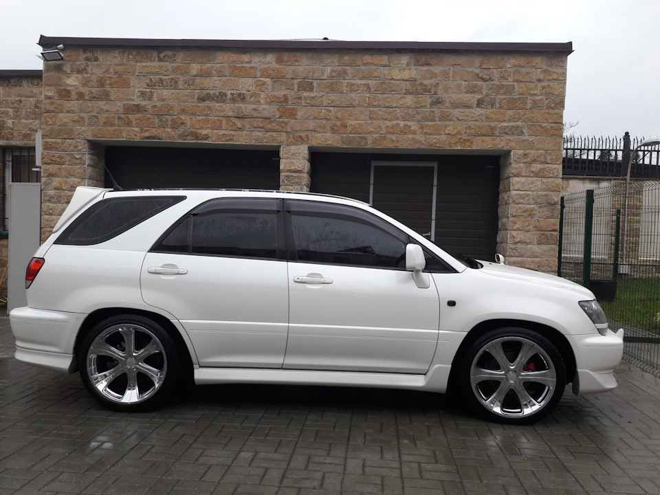 Шины тойота харриер. Toyota Harrier 1 диски. Toyota Harrier 2000 на Vossen.