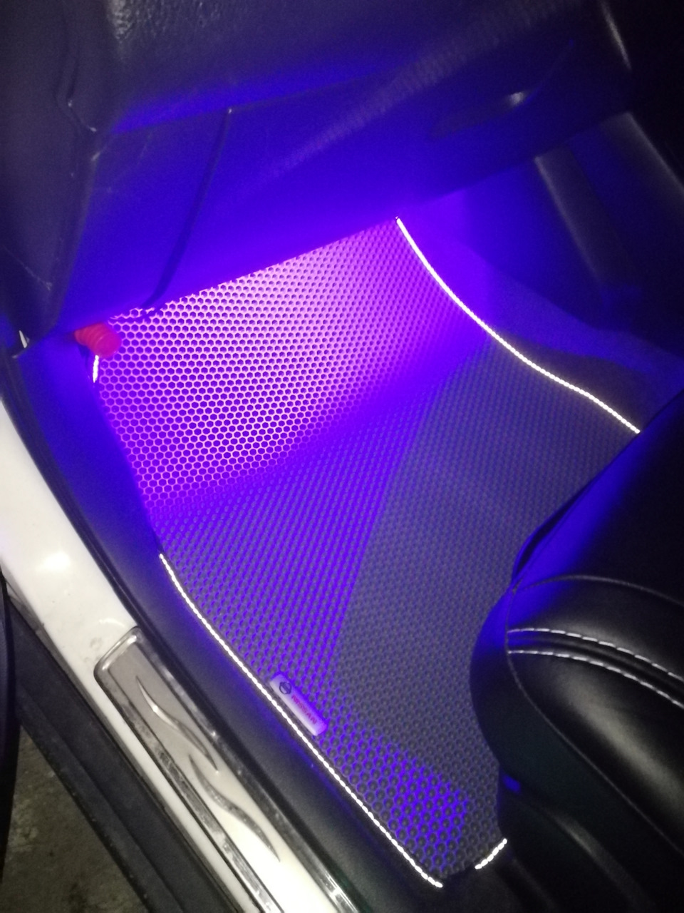 Eva коврики — Nissan Tiida (1G), 1,5 л, 2004 года | аксессуары | DRIVE2