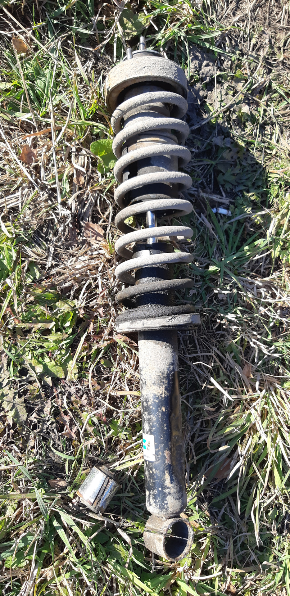 8 Правый амортизатор — BMW 5 series (E34)