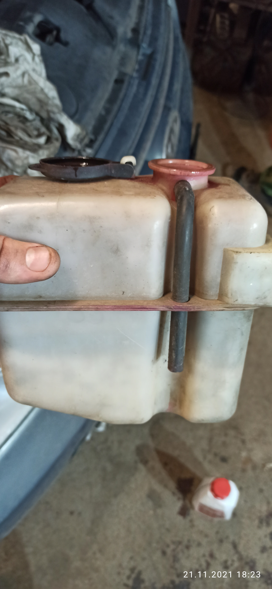 Замена жидкости ГУР и очистка расширительного бачка — KIA Carnival (2G ...