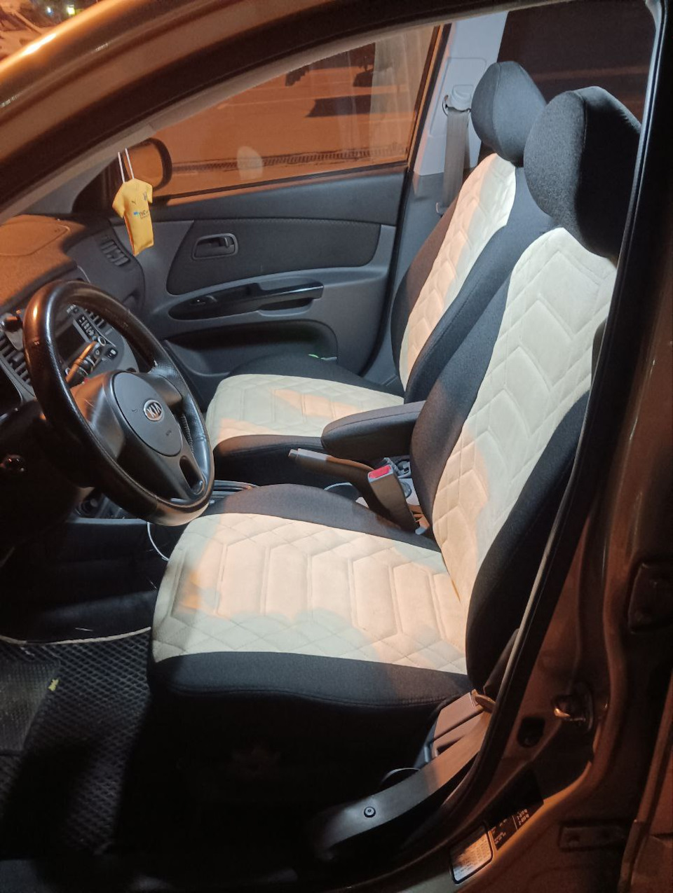 Новые чехлы — KIA Rio (2G), 1,4 л, 2011 года | аксессуары | DRIVE2