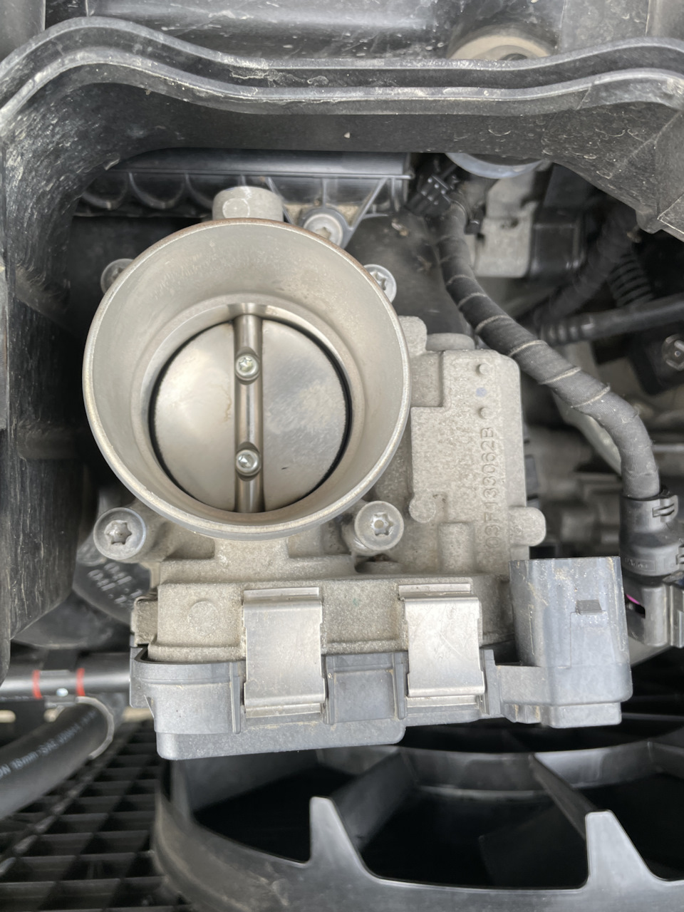 Масло в дроссельной заслонке. — Volkswagen Polo liftback, 1,6 л, 2020 ...