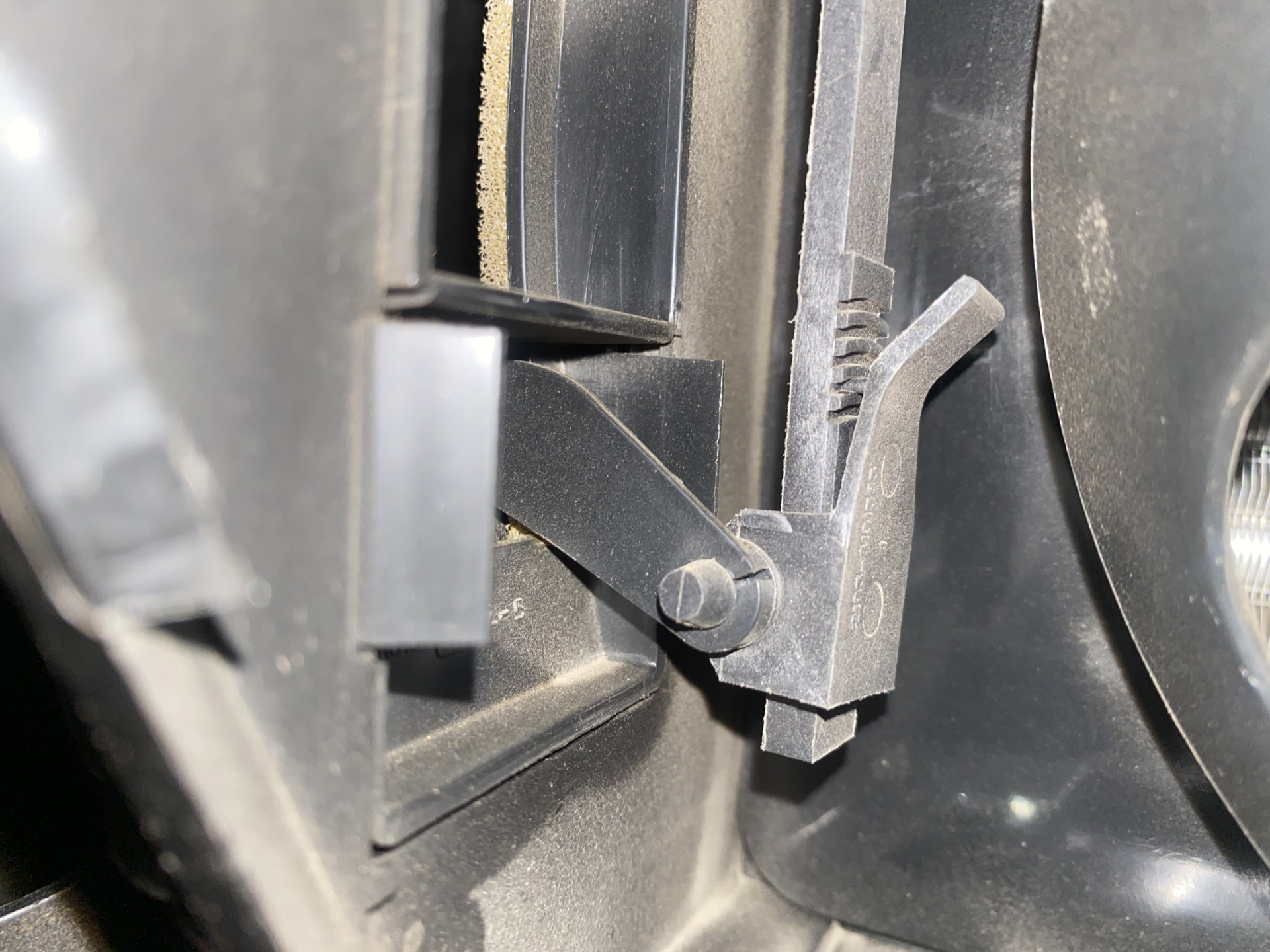 Плохо дует на лобовое стекло ваз 2107. Переделка панели отопителя ваз 2107. Плохо дует в лобовое стекло приора печка. Обдув лобового стекла ваз 2107. Плохо дует на лобовое стекло ваз 2107.