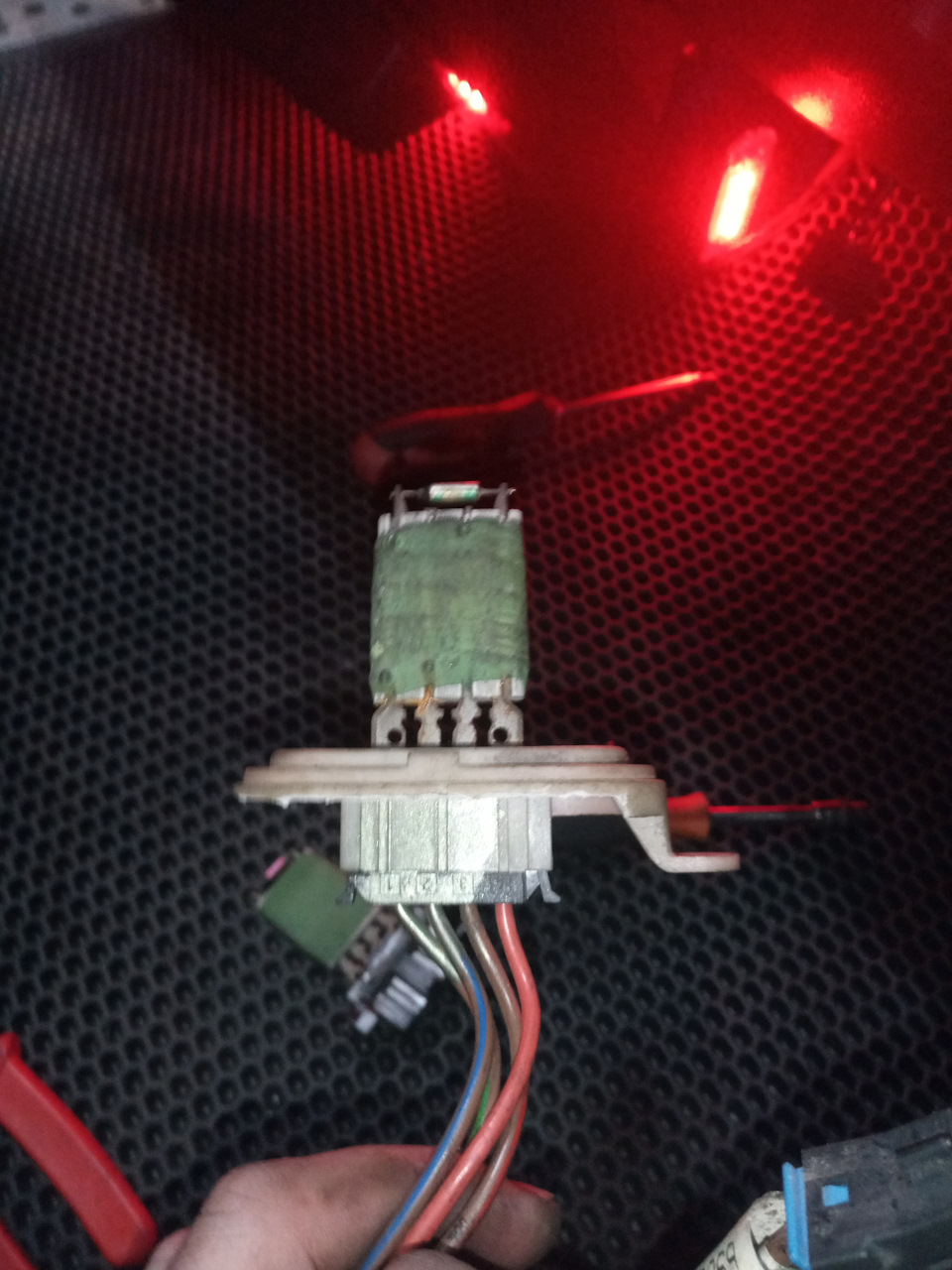 Замена дисплея на пульте ДУ старлайн А91 — Toyota Caldina (241), 1,8 л ...