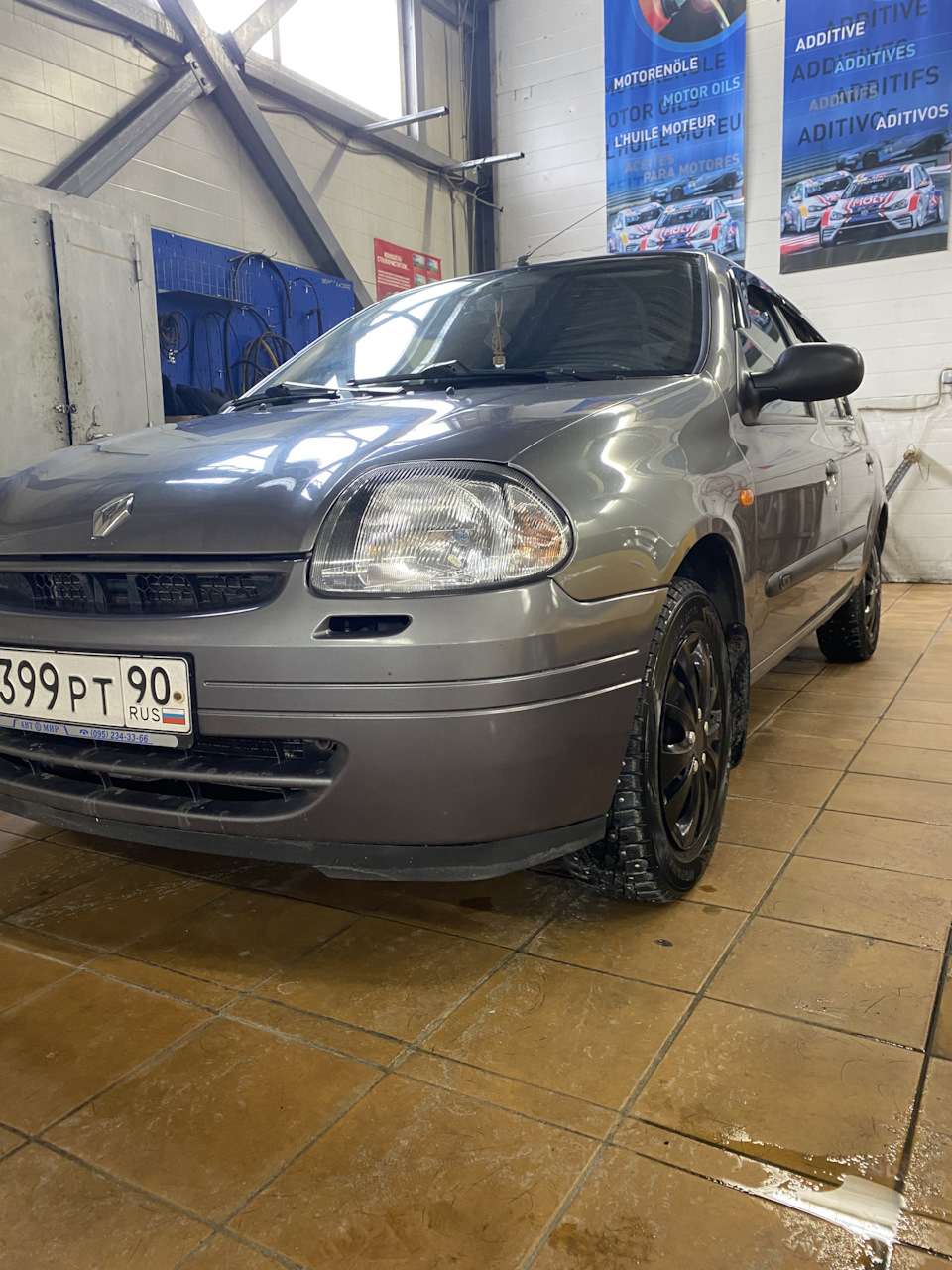 Замена левого зеркала заднего вида — Renault Clio Symbol, 1,4 л, 2001 года  | визит на сервис | DRIVE2