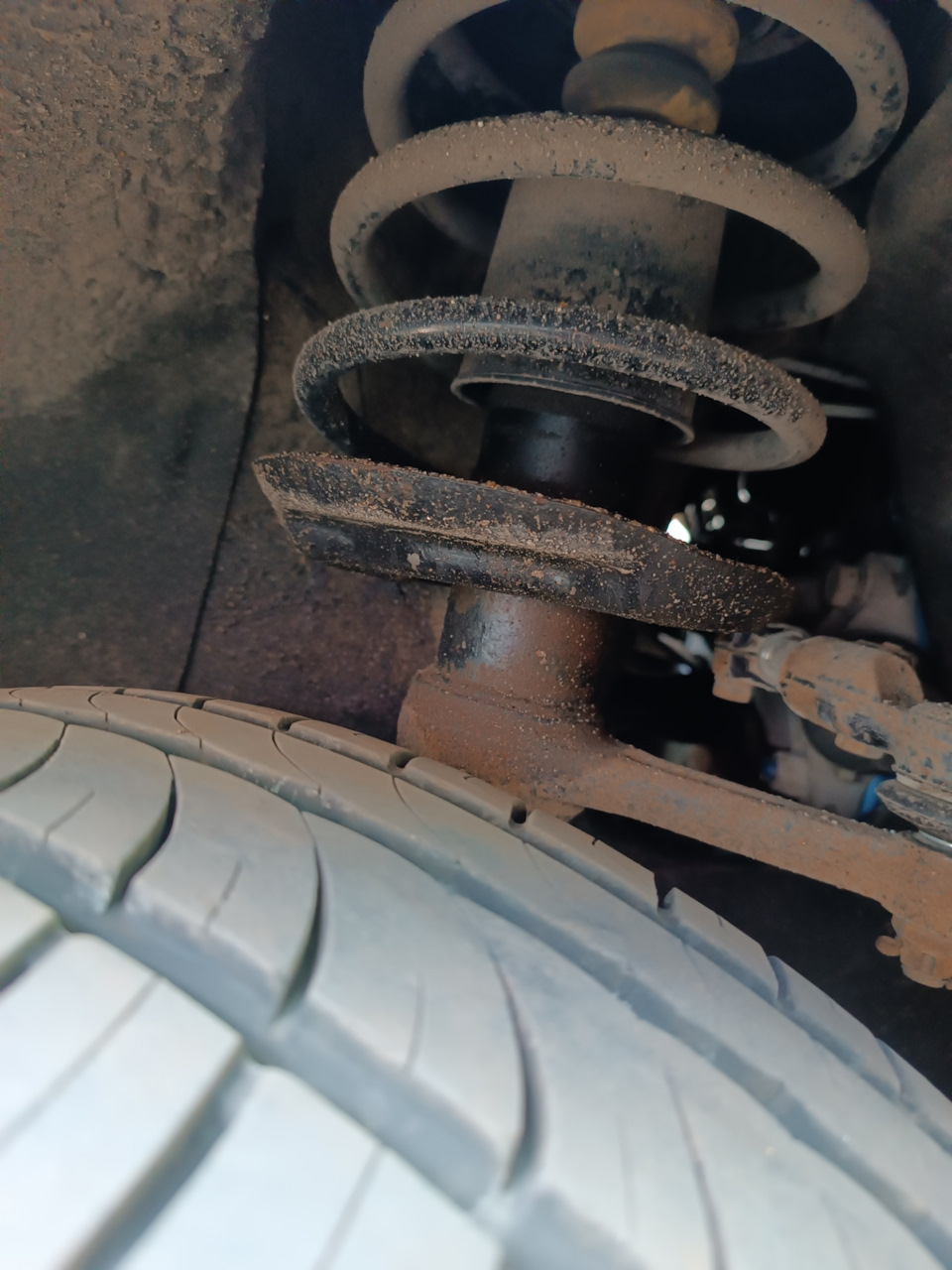 Потекла стойка — LADA Гранта (2-е поколение), 1,6 л., 2020 года ...