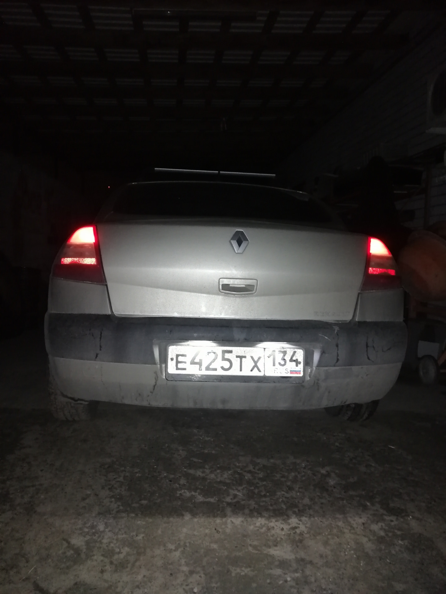 Разъём подсветки номера рено меган 2 — Renault Megane II, 1,6 л, 2006 ...