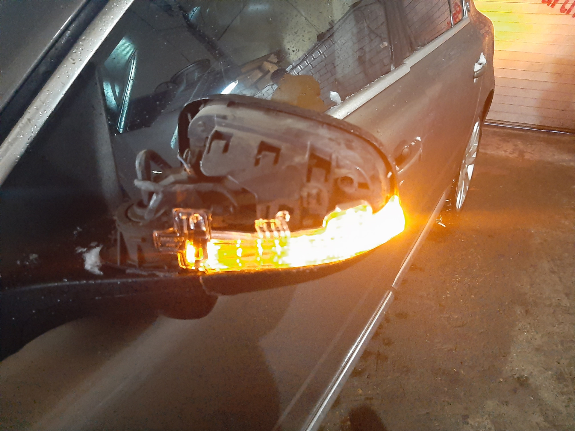 Повторитель поворота в зеркало — Volvo S80 (2G), 4,4 л, 2007 года ...