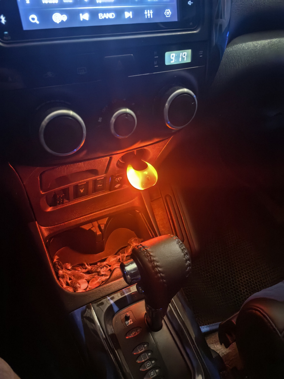 При включении второй скорости, свет становится ярче и мерцает — Toyota RAV4 (II)