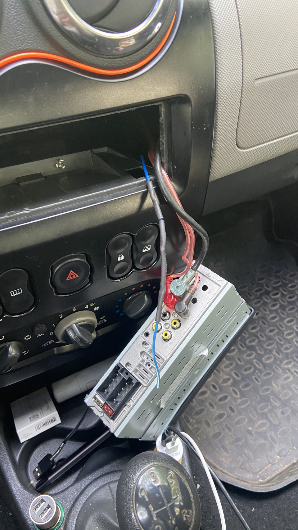 Фото в бортжурнале Renault Logan (1G)