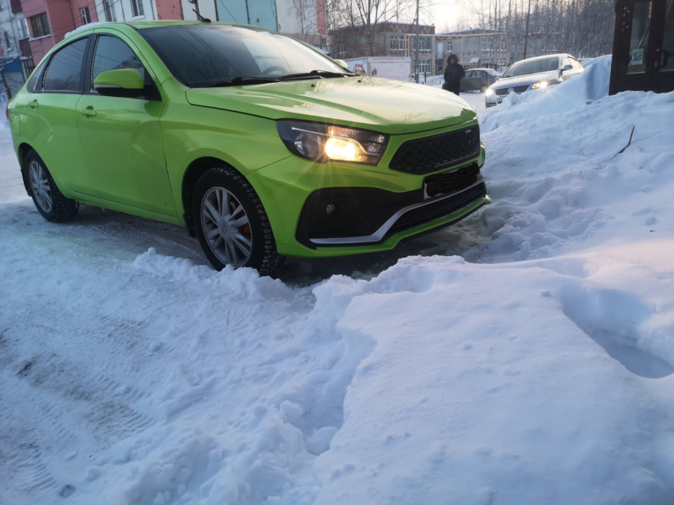 Лада Веста лайм в обвесе