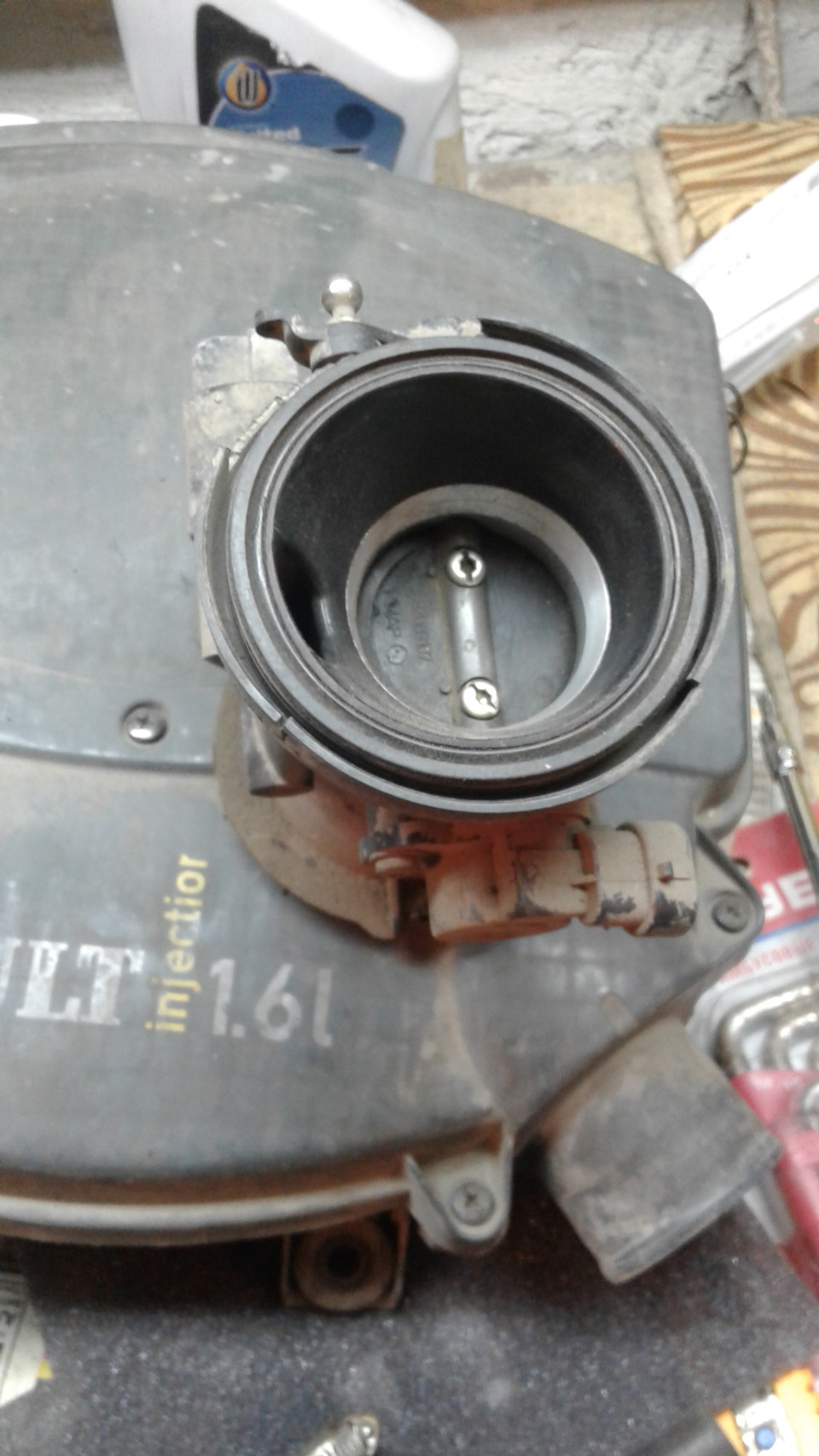 Чистка дросселной заслонки Новый Логан 1.6 16кл - Renault Logan (2G), 1,6 л, 201