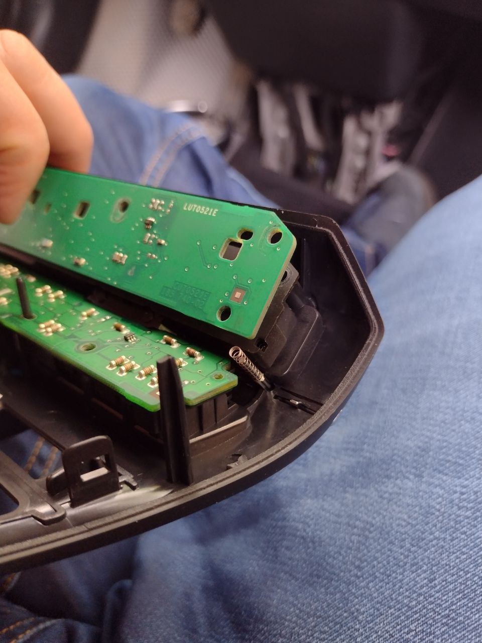 Замена светодиодов на приборной панели — BMW i3, 2015 года ...