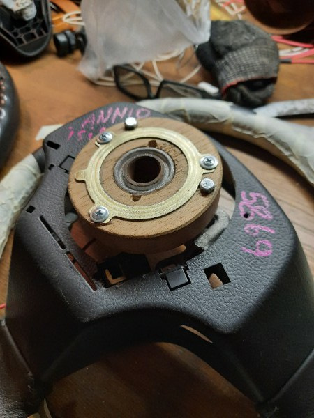 Руль от Изиса на Короллу 100 — Toyota Corolla wagon (7G), 1,3 л, 2000 ...