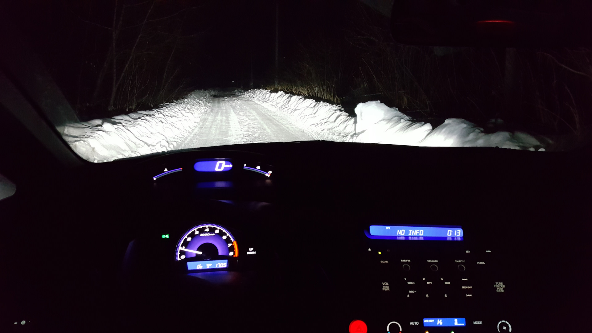 Civic ближний свет. Хонда Цивик ночью. Хонда Цивик за рулем зимой. За рулем Хонда Цивик зимой зима. Подсветка панели передней Хонда Цивик 2011 фиолетовый.
