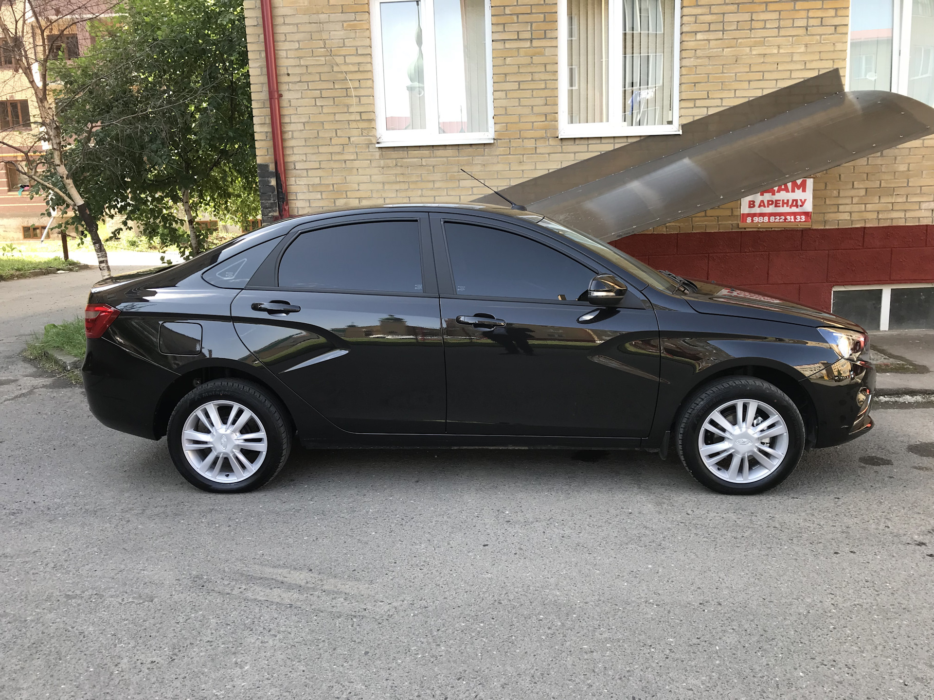 lada vesta черная