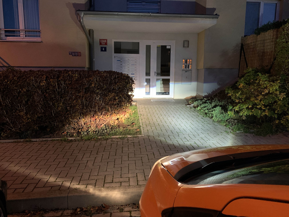 Слева галоген, справа Лед — FIAT Grande Punto