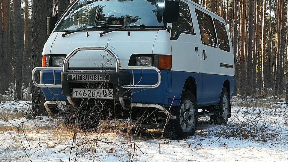 Митсубиси Делика 1991. Mitsubishi Delica 1968. Делика кирпич размер салона. Делика кирпич обзор с низу.