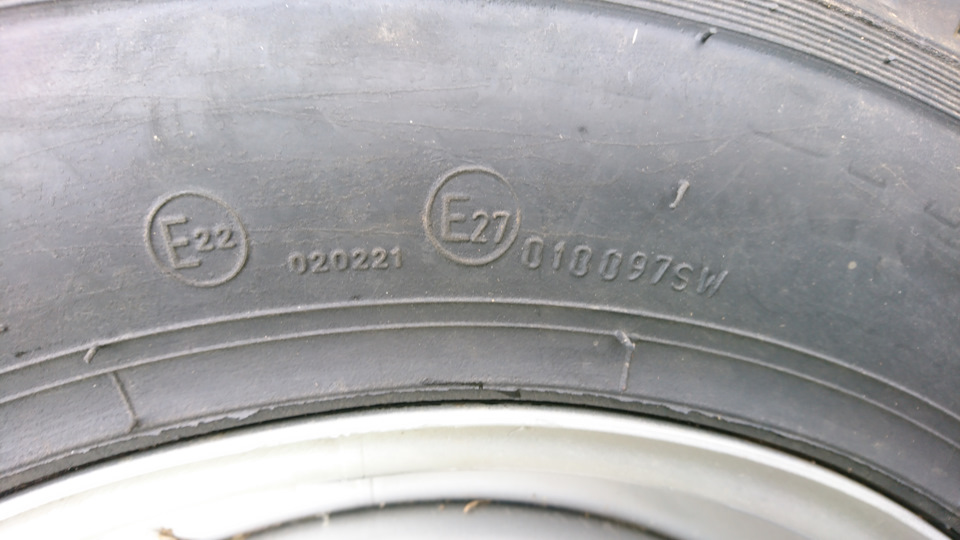 Клейма соответствия требованиям Европейской экономической комиссии (стандартизирована в России и Словакии). — Lada 4x4 3D