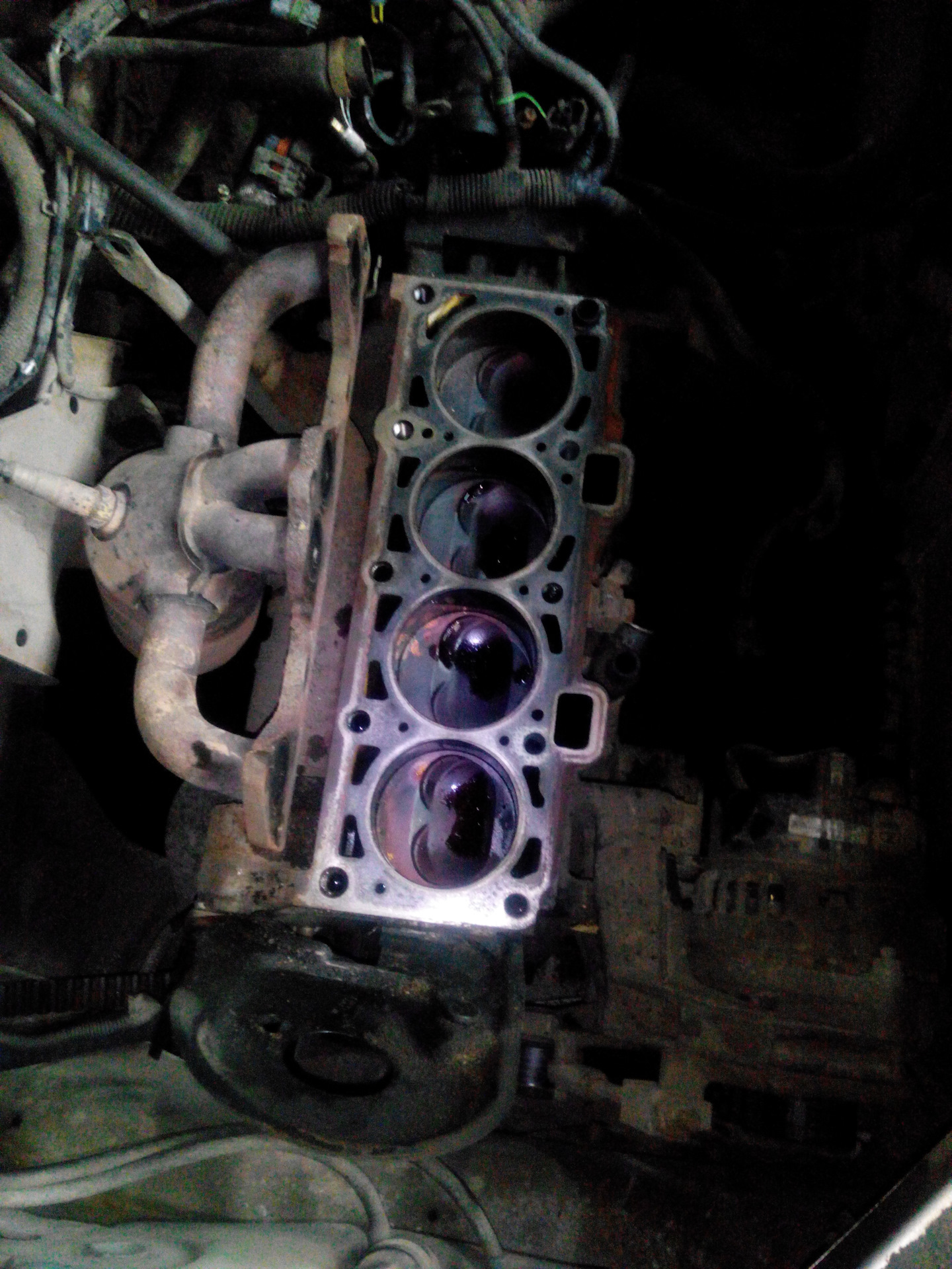 Прогорела прокладка ГБЦ — Lada Калина универсал, 1,6 л, 2008 года ...