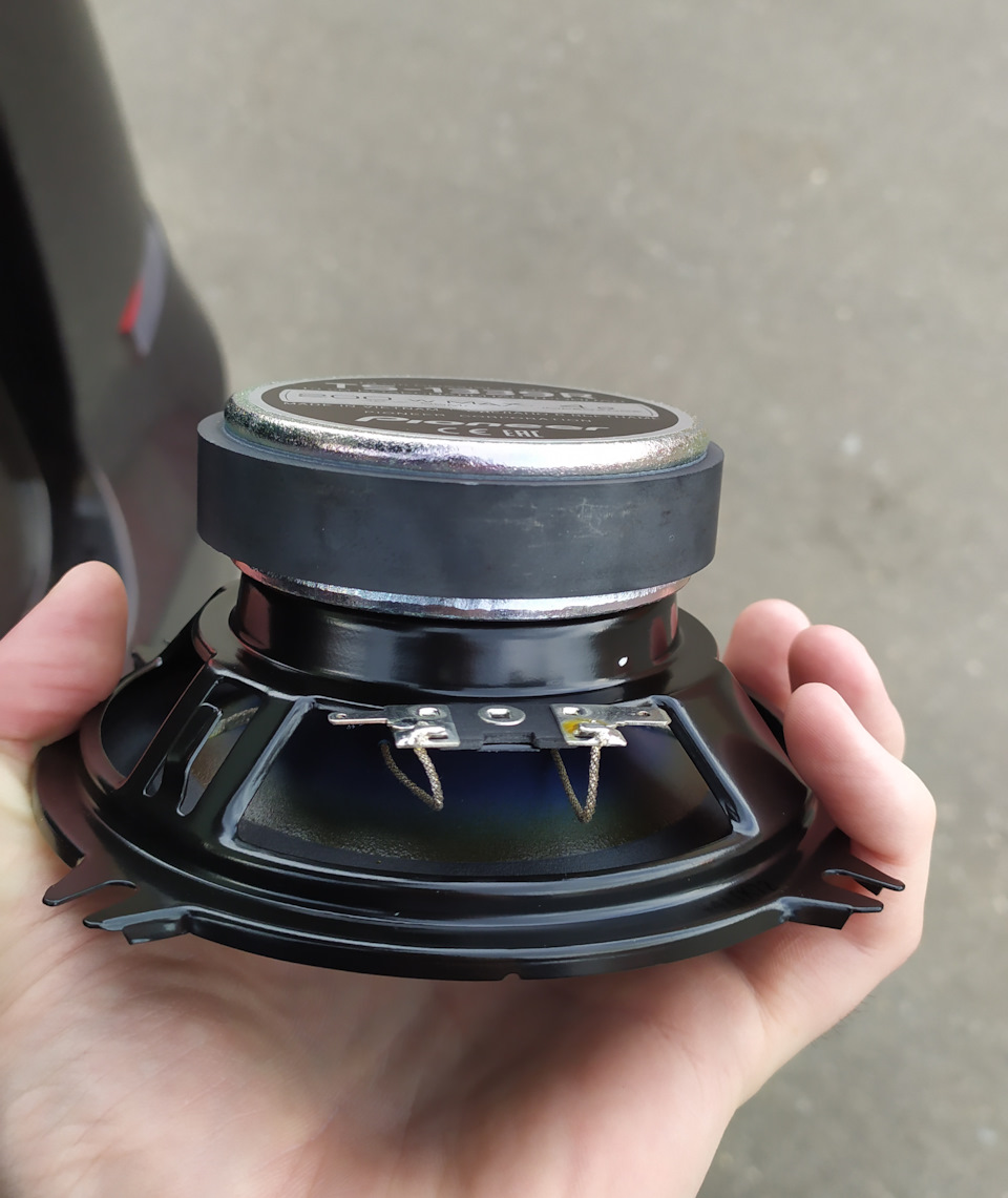 Pioneer TS-1339R — размер магнита — Lada XRAY. Запчасти на фото: TS1339R