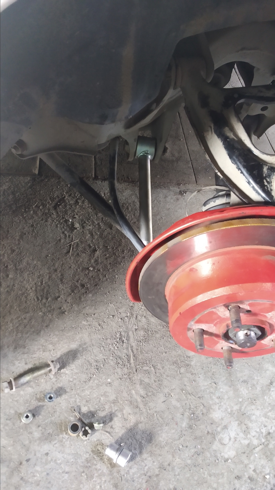 Замена задних поперечных тяг с шаровой — Toyota Mark II (100), 2 л ...