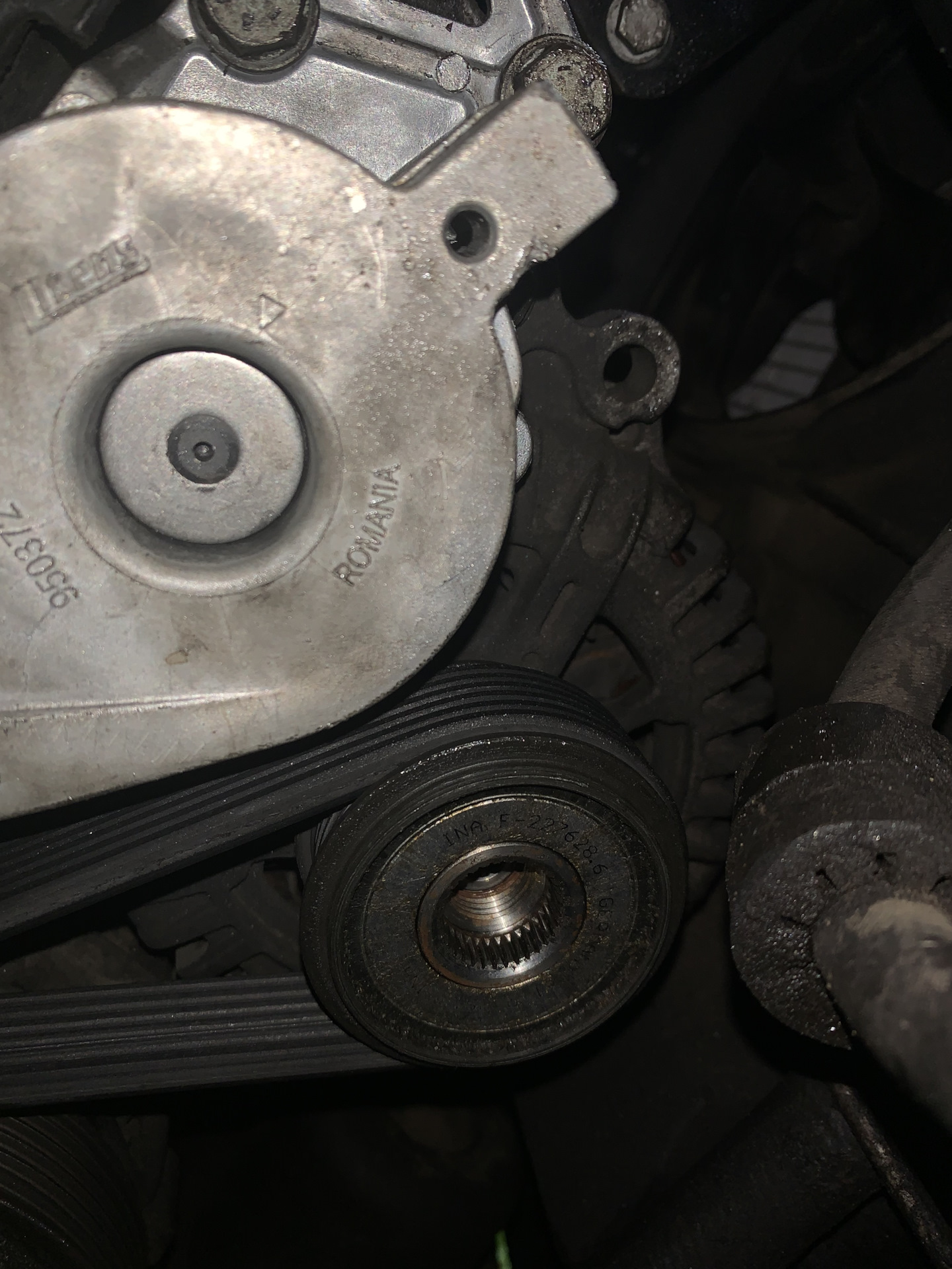 16. Свист ремня при повороте руля — Volkswagen Transporter T5, 1,9 л ...